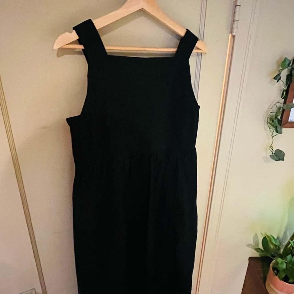 Elegant Black Sleeveless Dress